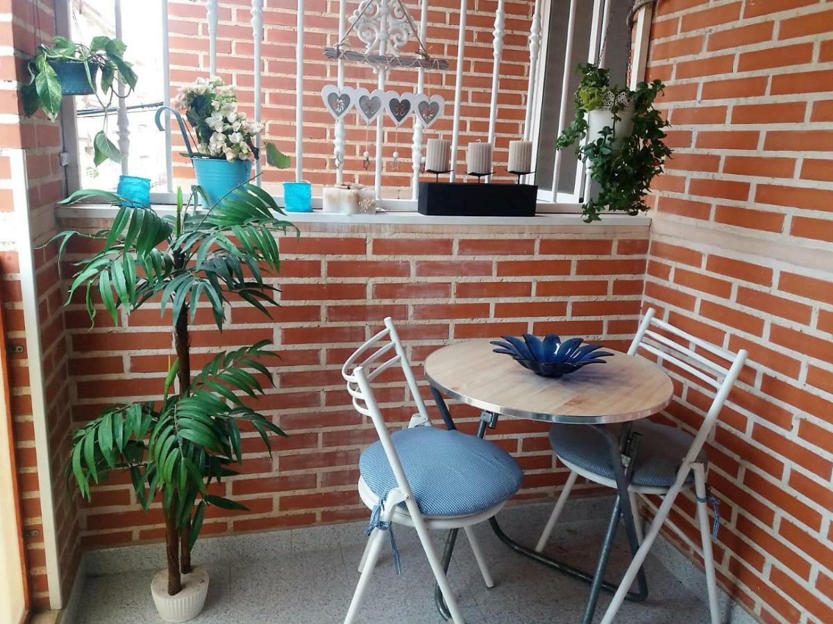 טורבייחה Amazing Sunny Flat With Balcony Pool Two Mins From The Beach מראה חיצוני תמונה